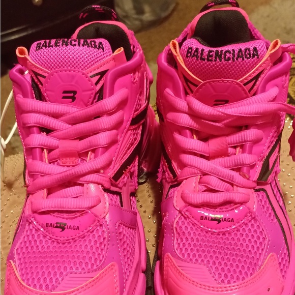 balenciaga shoes size 38 which is a size 7 in women’s only wore twice - Picture 2 of 3